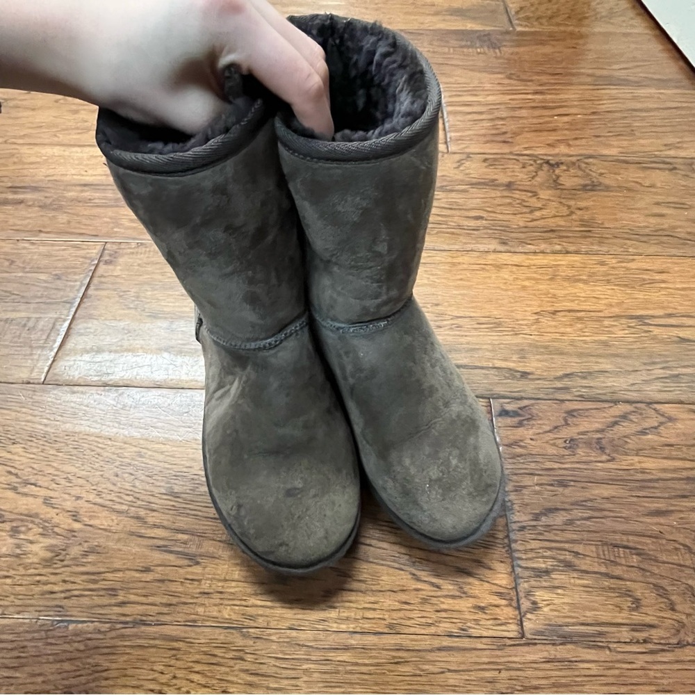 Ugg Australia women’s classic short leather/ sheepskin boots